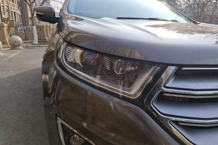 Used Ford Edge 2016 EcoBoost 245 Four-Wheel Drive Titanium Edition 7-Seater Right Front Headlight