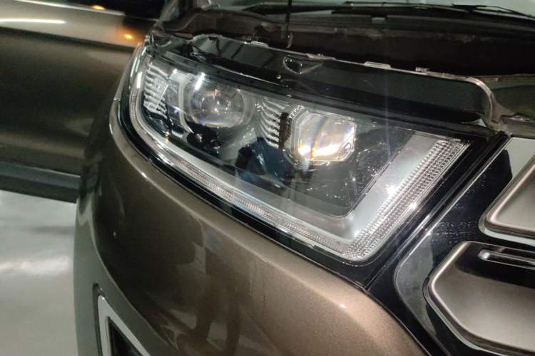 Used Ford Edge 2016 EcoBoost 245 Four-Wheel Drive Titanium 7-Seater Right Front Headlight