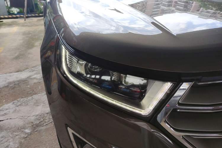 Used Ford Edge 2016 EcoBoost 245 Four-Wheel Drive Titanium Edition 7-Seater Right Front Headlight