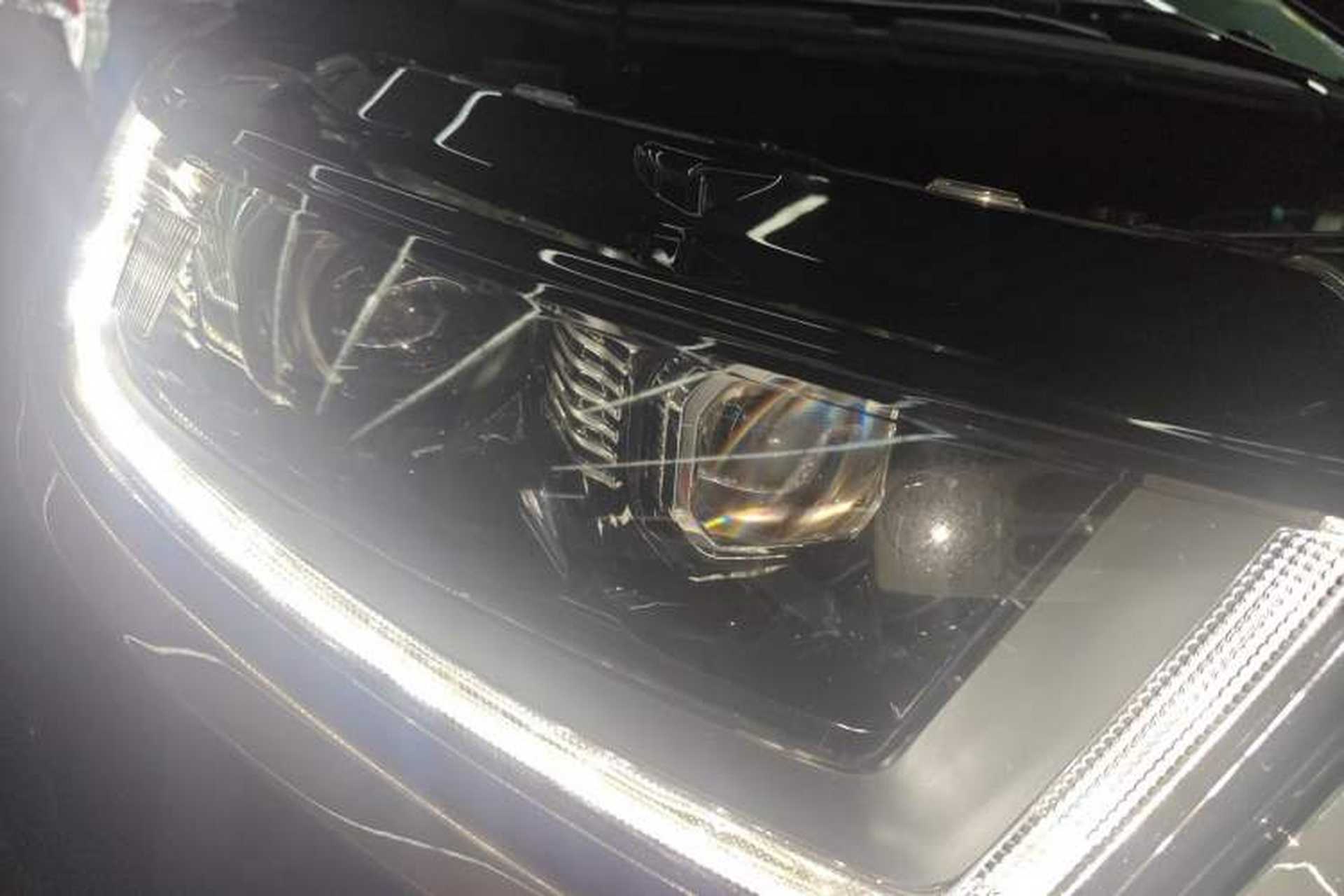 Used Ford Edge 2016 EcoBoost 245 Two-Wheel-Drive Titanium 7-Seater Right Front Headlight