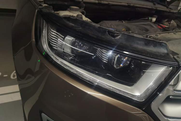 Used Ford Edge 2016 EcoBoost 245 Two-Wheel-Drive Titanium 7-Seater Right Front Headlight