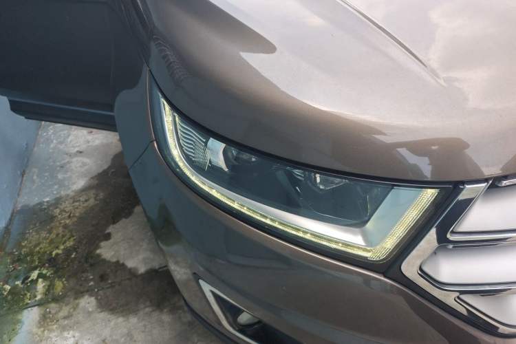 Used Ford Edge 2016 EcoBoost 245 Four-Wheel Drive Titanium Edition 7-Seater Right Front Headlight