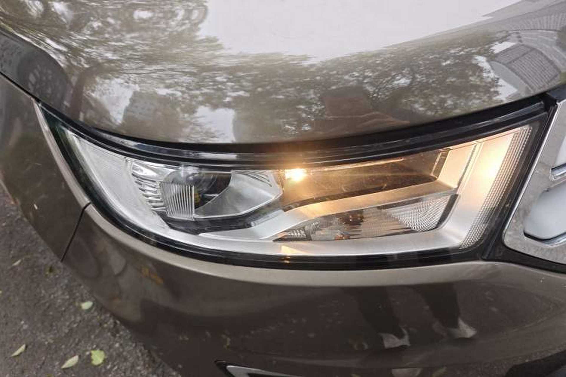 Used Ford Edge 2016 EcoBoost 245 Two-Wheel-Drive Titanium 5-Seater Right Front Headlight