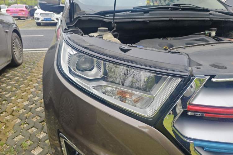 Used Ford Edge 2016 EcoBoost 245 Two-Wheel-Drive Titanium 5-Seater Right Front Headlight