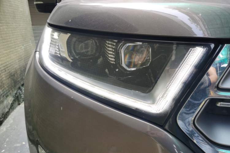 Used Ford Edge 2016 EcoBoost 245 Two-Wheel-Drive Titanium 7-Seater Right Front Headlight