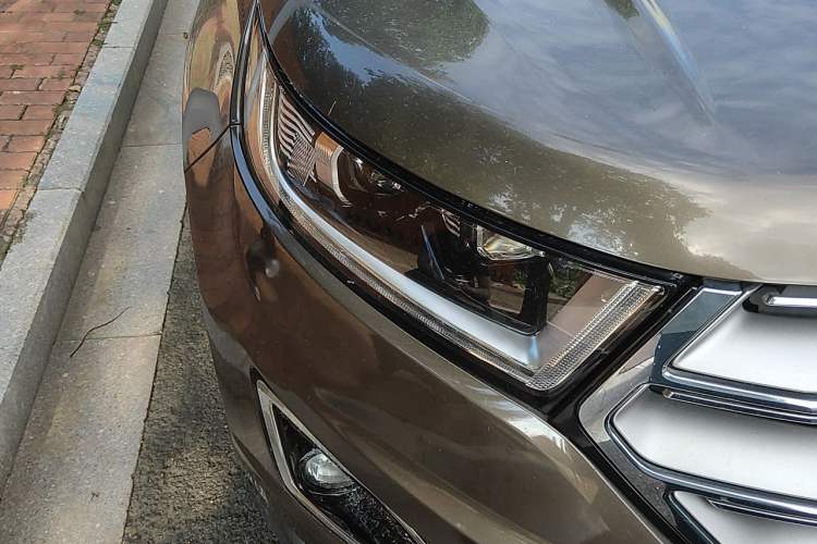 Used Ford Edge 2016 EcoBoost 245 Four-Wheel Drive Titanium Edition 7-Seater Right Front Headlight