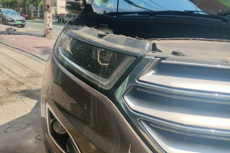 Used Ford Edge 2016 EcoBoost 245 Two-Wheel-Drive Titanium 7-Seater Right Front Headlight