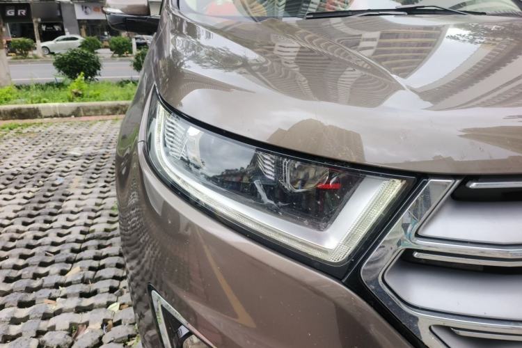 Used Ford Edge 2016 EcoBoost 245 Two-Wheel-Drive Titanium 7-Seater Right Front Headlight