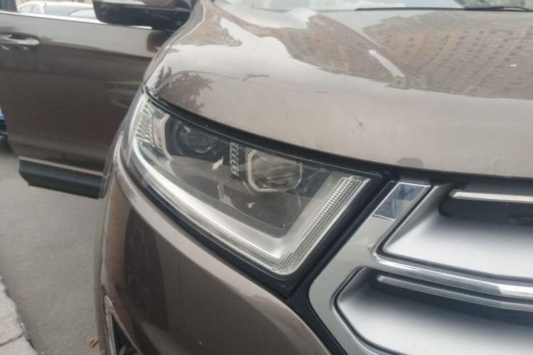 Used Ford Edge 2016 EcoBoost 245 Four-Wheel Drive Titanium Edition 7-Seater Right Front Headlight