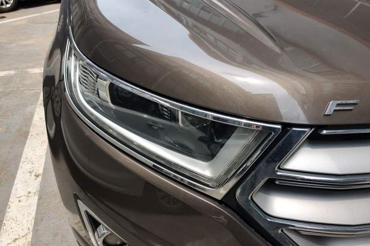 Used Ford Edge 2016 EcoBoost 245 Two-Wheel-Drive Titanium 7-Seater Right Front Headlight