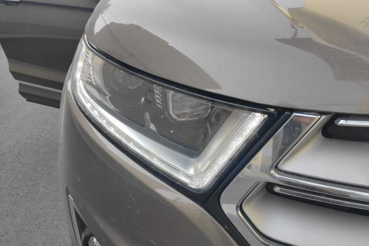 Used Ford Edge 2016 EcoBoost 245 Four-Wheel Drive Titanium 7-Seater Right Front Headlight