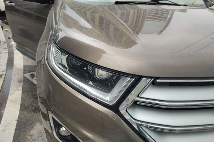 Used Ford Edge 2016 EcoBoost 245 Four-Wheel Drive Titanium Edition 7-Seater Right Front Headlight