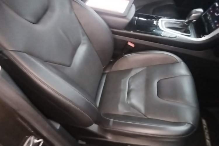 Used Ford Edge 2016 EcoBoost 245 Four-Wheel Drive Titanium 7-Seater Right Front Seat