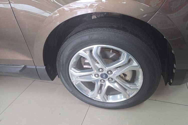 Used Ford Edge 2016 EcoBoost 245 Four-Wheel Drive Titanium Edition 7-Seater Right Front Wheel Hub