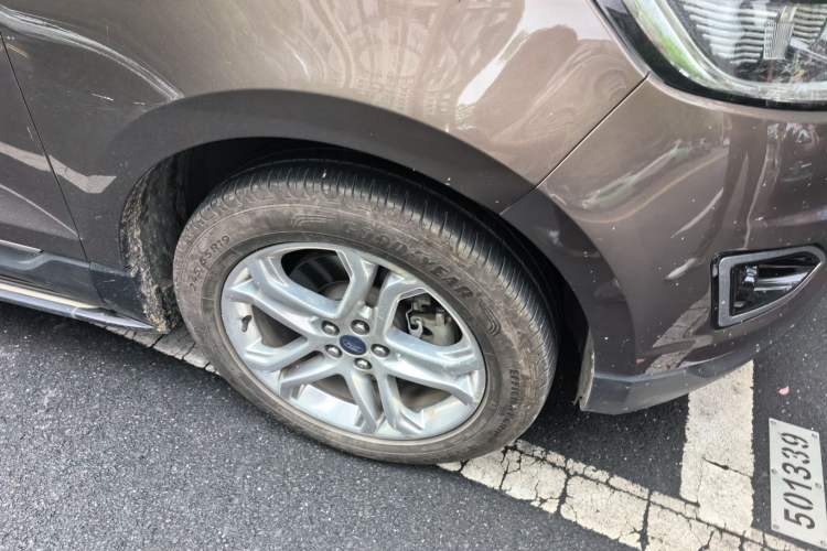 Used Ford Edge 2016 EcoBoost 245 Two-Wheel-Drive Titanium 7-Seater Right Front Wheel Hub