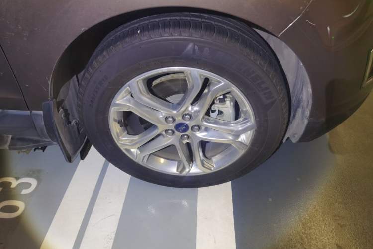 Used Ford Edge 2016 EcoBoost 245 Two-Wheel-Drive Titanium 7-Seater Right Front Wheel Hub