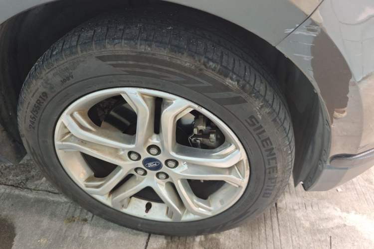 Used Ford Edge 2016 EcoBoost 245 Four-Wheel Drive Titanium Edition 7-Seater Right Front Wheel Hub