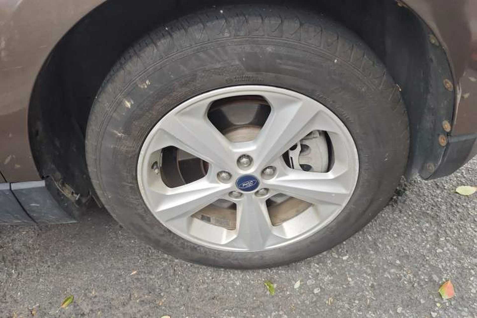 Used Ford Edge 2016 EcoBoost 245 Two-Wheel-Drive Titanium 5-Seater Right Front Wheel Hub