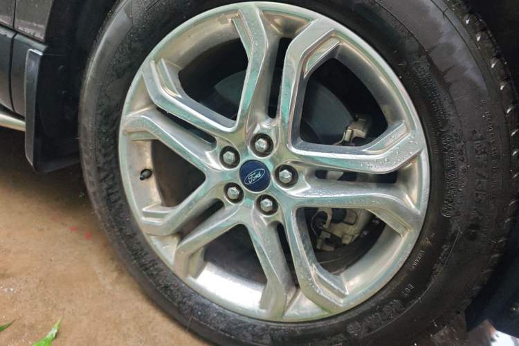 Used Ford Edge 2016 EcoBoost 245 Four-Wheel Drive Titanium Edition 7-Seater Right Front Wheel Hub