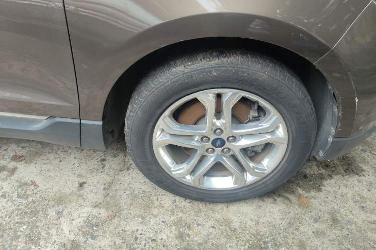 Used Ford Edge 2016 EcoBoost 245 Two-Wheel-Drive Titanium 7-Seater Right Front Wheel Hub