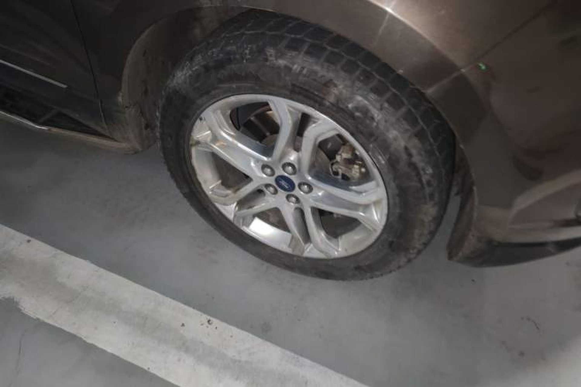 Used Ford Edge 2016 EcoBoost 245 Four-Wheel Drive Titanium Edition 7-Seater Right Front Wheel Hub