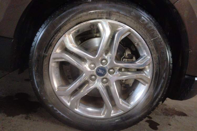 Used Ford Edge 2016 EcoBoost 245 Two-Wheel-Drive Titanium 7-Seater Right Front Wheel Hub