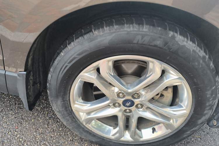 Used Ford Edge 2016 EcoBoost 245 Four-Wheel Drive Titanium Edition 7-Seater Right Front Wheel Hub