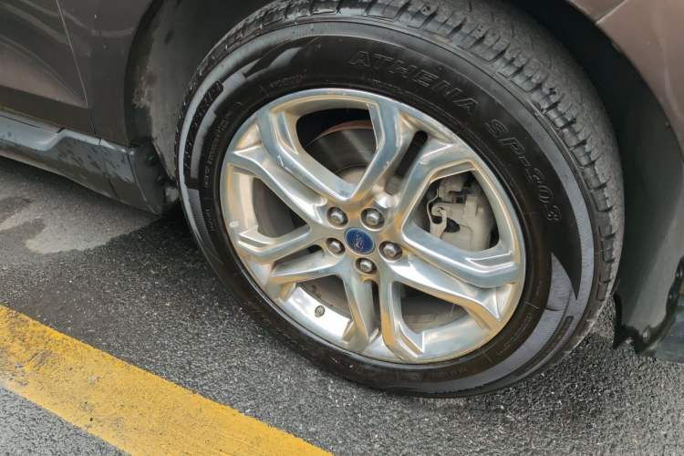 Used Ford Edge 2016 EcoBoost 245 Four-Wheel Drive Titanium Edition 7-Seater Right Front Wheel Hub