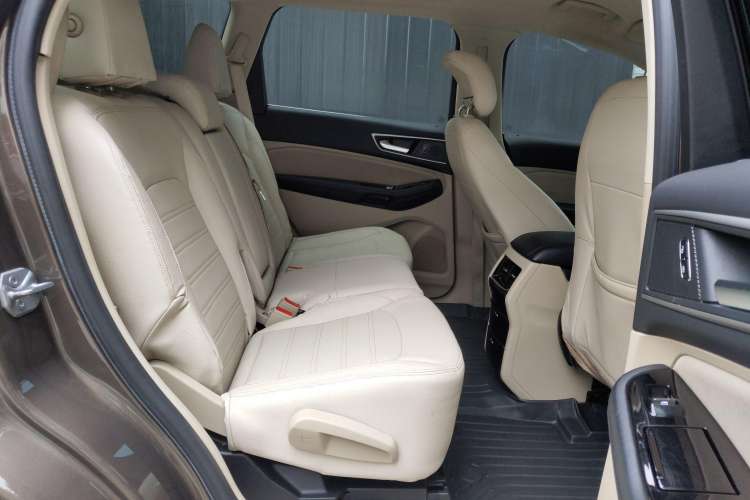 Used Ford Edge 2016 EcoBoost 245 Two-Wheel-Drive Titanium 5-Seater Right Rear Seat