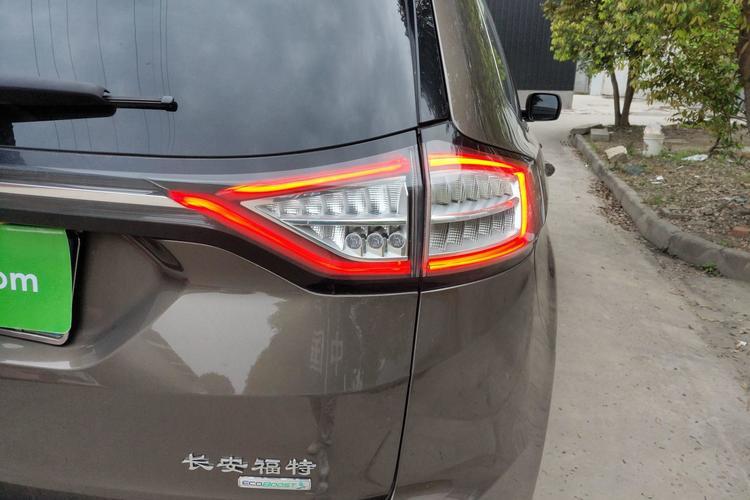 Used Ford Edge 2016 EcoBoost 245 Two-Wheel-Drive Titanium 5-Seater Right Rear Taillight