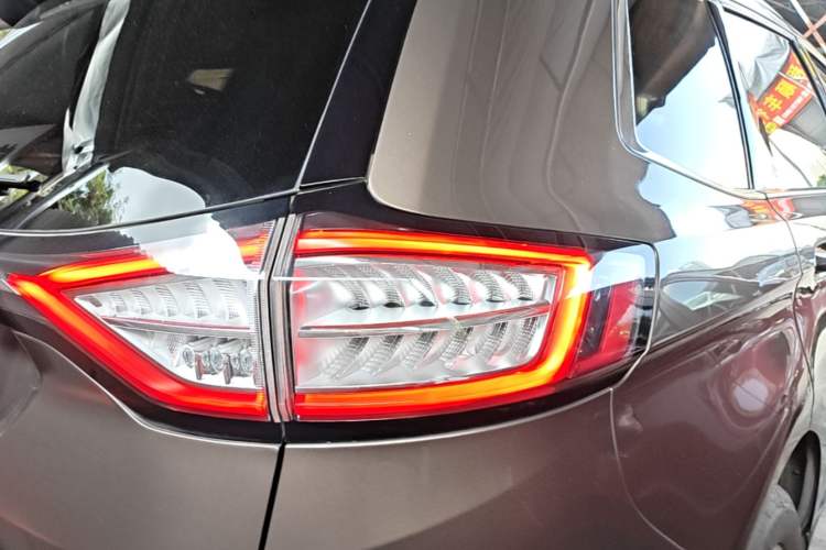 Used Ford Edge 2016 EcoBoost 245 Two-Wheel-Drive Titanium 7-Seater Right Rear Taillight