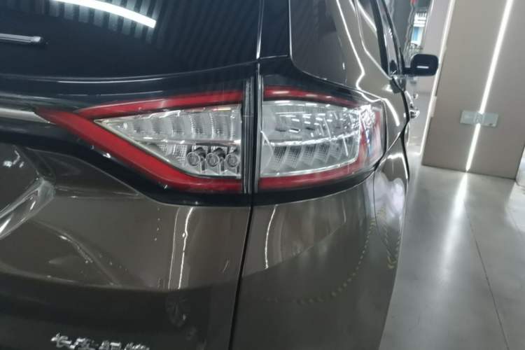 Used Ford Edge 2016 EcoBoost 245 Four-Wheel Drive Titanium Edition 7-Seater Right Rear Taillight