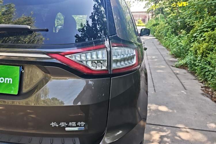 Used Ford Edge 2016 EcoBoost 245 Four-Wheel Drive Titanium Edition 7-Seater Right Rear Taillight