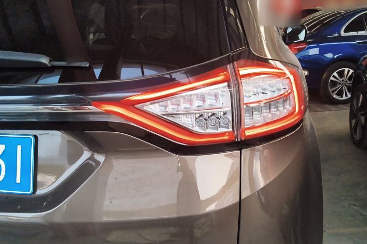 Used Ford Edge 2016 EcoBoost 245 Four-Wheel Drive Titanium 7-Seater Right Rear Taillight