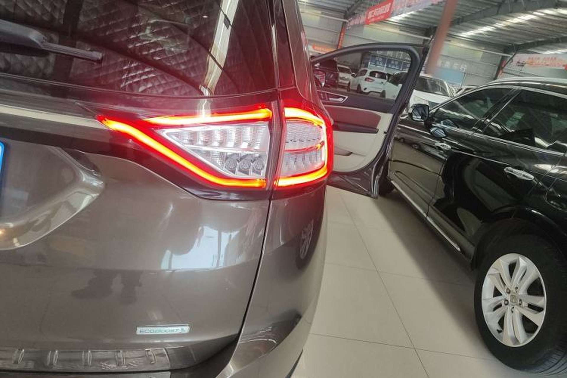 Used Ford Edge 2016 EcoBoost 245 Two-Wheel-Drive Titanium 5-Seater Right Rear Taillight