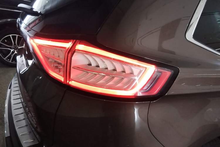 Used Ford Edge 2016 EcoBoost 245 Four-Wheel Drive Titanium 7-Seater Right Rear Taillight