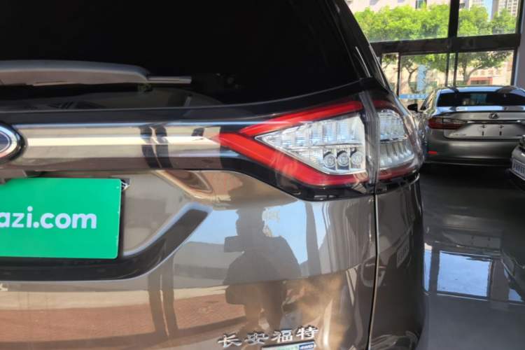 Used Ford Edge 2016 EcoBoost 245 Four-Wheel Drive Titanium Edition 7-Seater Right Rear Taillight