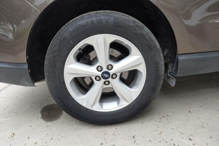 Used Ford Edge 2016 EcoBoost 245 Two-Wheel-Drive Titanium 5-Seater Right Rear Wheel Hub