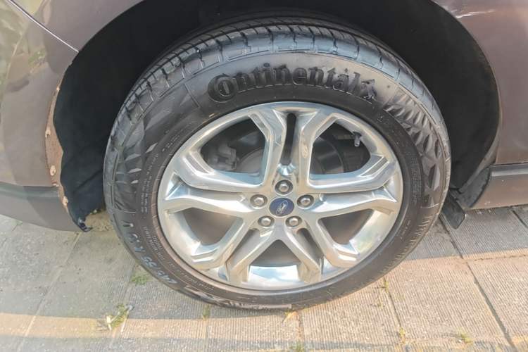 Used Ford Edge 2016 EcoBoost 245 Two-Wheel-Drive Titanium 7-Seater Right Rear Wheel Hub