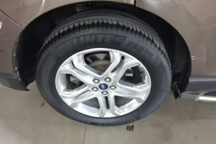 Used Ford Edge 2016 EcoBoost 245 Four-Wheel Drive Titanium Edition 7-Seater Right Rear Wheel Hub