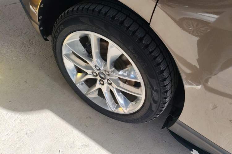 Used Ford Edge 2016 EcoBoost 245 Four-Wheel Drive Titanium 7-Seater Right Rear Wheel Hub
