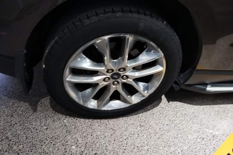 Used Ford Edge 2016 EcoBoost 245 Four-Wheel Drive Titanium 7-Seater Right Rear Wheel Hub