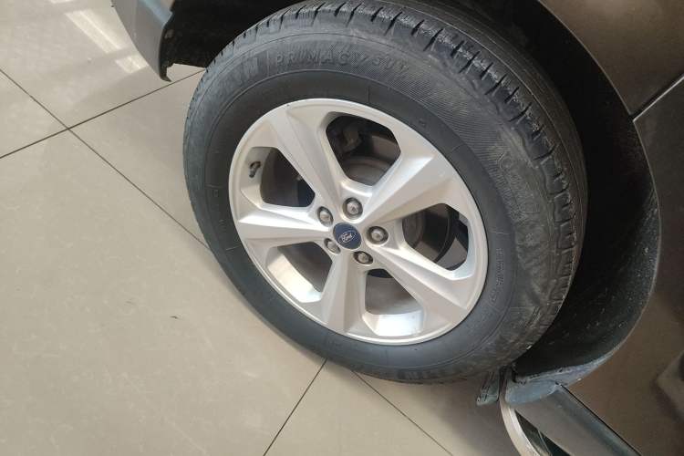 Used Ford Edge 2016 EcoBoost 245 Two-Wheel-Drive Titanium 5-Seater Right Rear Wheel Hub