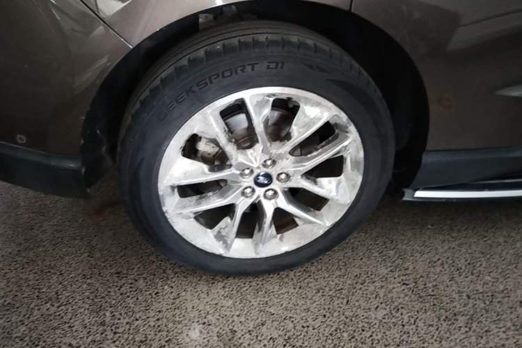 Used Ford Edge 2016 EcoBoost 245 Four-Wheel Drive Titanium 7-Seater Right Rear Wheel Hub