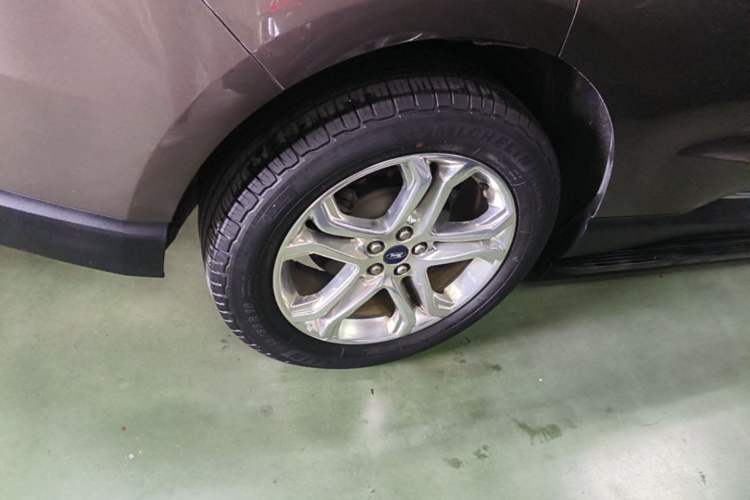 Used Ford Edge 2016 EcoBoost 245 Two-Wheel-Drive Titanium 7-Seater Right Rear Wheel Hub