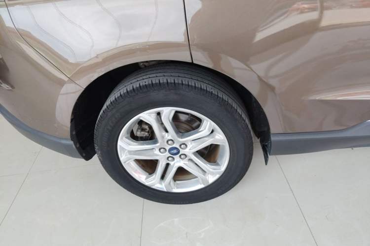 Used Ford Edge 2016 EcoBoost 245 Four-Wheel Drive Titanium Edition 7-Seater Right Rear Wheel Hub