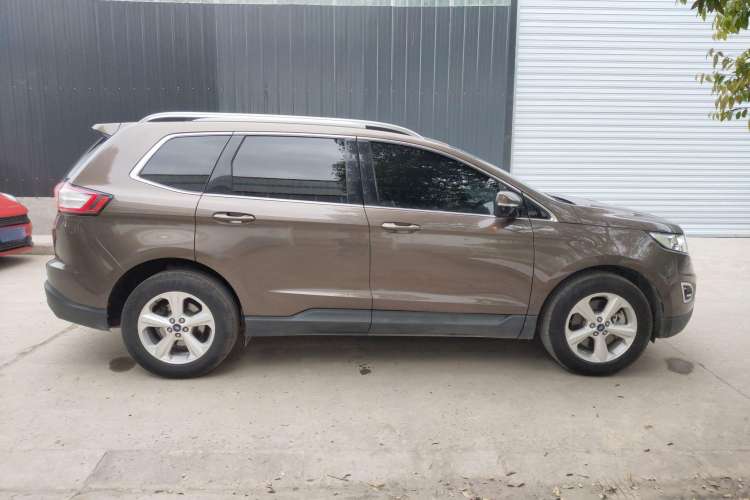 Used Ford Edge 2016 EcoBoost 245 Two-Wheel-Drive Titanium 5-Seater Right Side