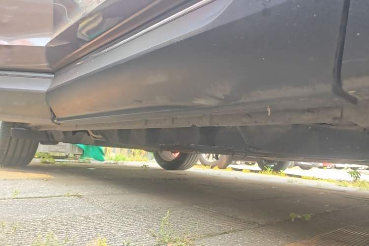 Used Ford Edge 2016 EcoBoost 245 Two-Wheel-Drive Titanium 7-Seater Right Side Sill