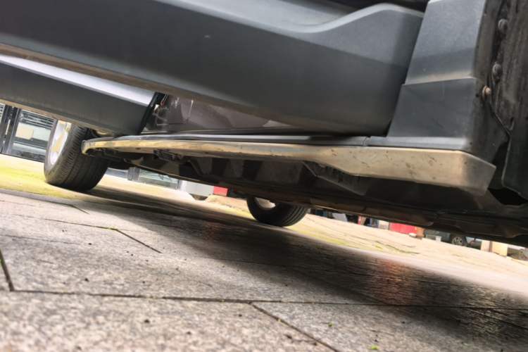 Used Ford Edge 2016 EcoBoost 245 Two-Wheel-Drive Titanium 5-Seater Right Side Sill
