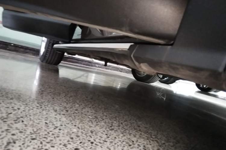 Used Ford Edge 2016 EcoBoost 245 Four-Wheel Drive Titanium 7-Seater Right Side Sill